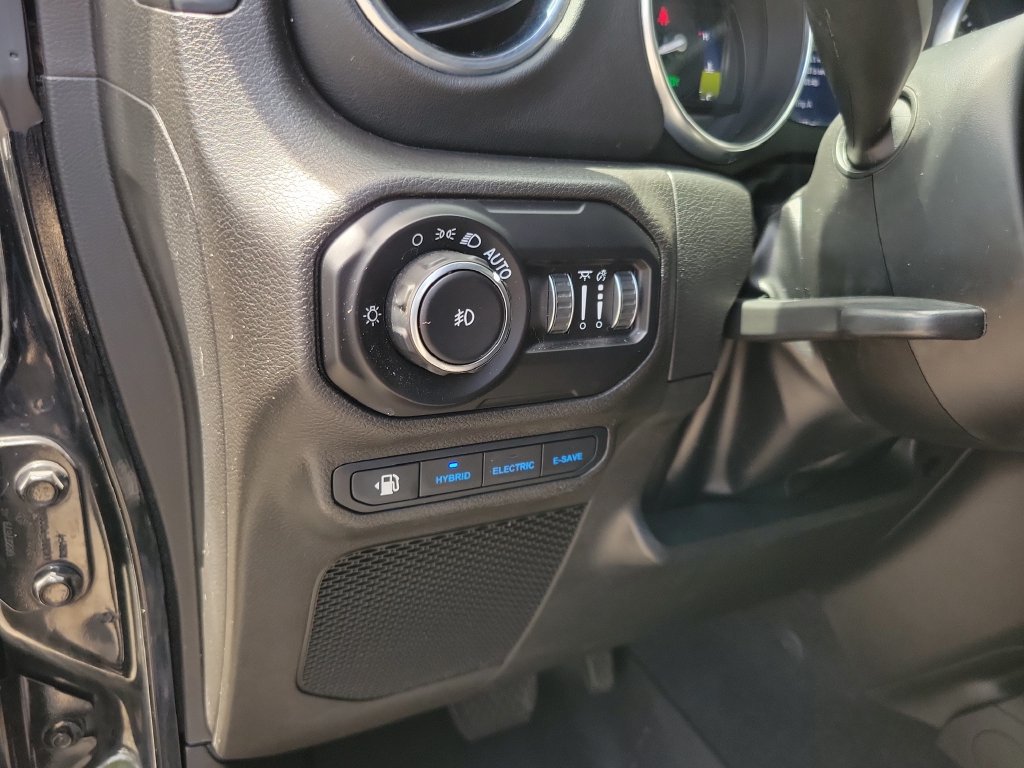 Used 2021 Jeep Wrangler Unlimited Sahara w/ Cold Weather Group AWD/4WD image 18