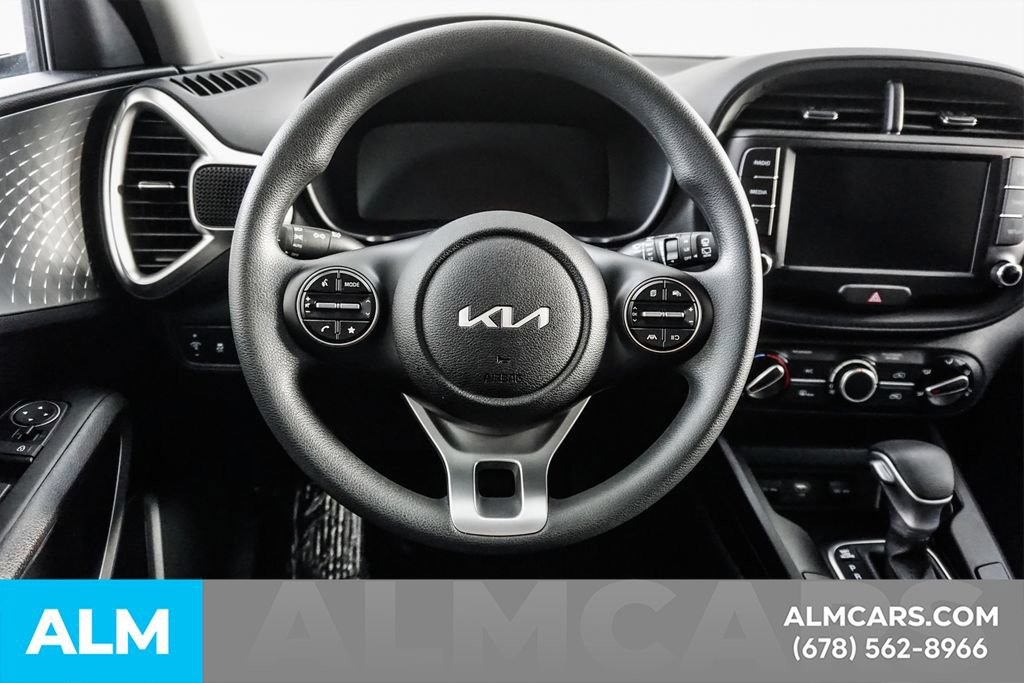Used 2025 Kia Soul LX FWD image 24