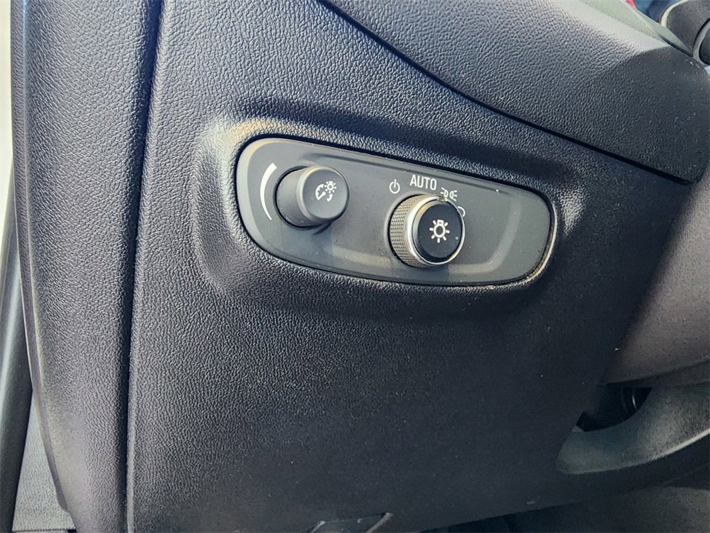 Used 2018 Chevrolet Equinox LT image 17