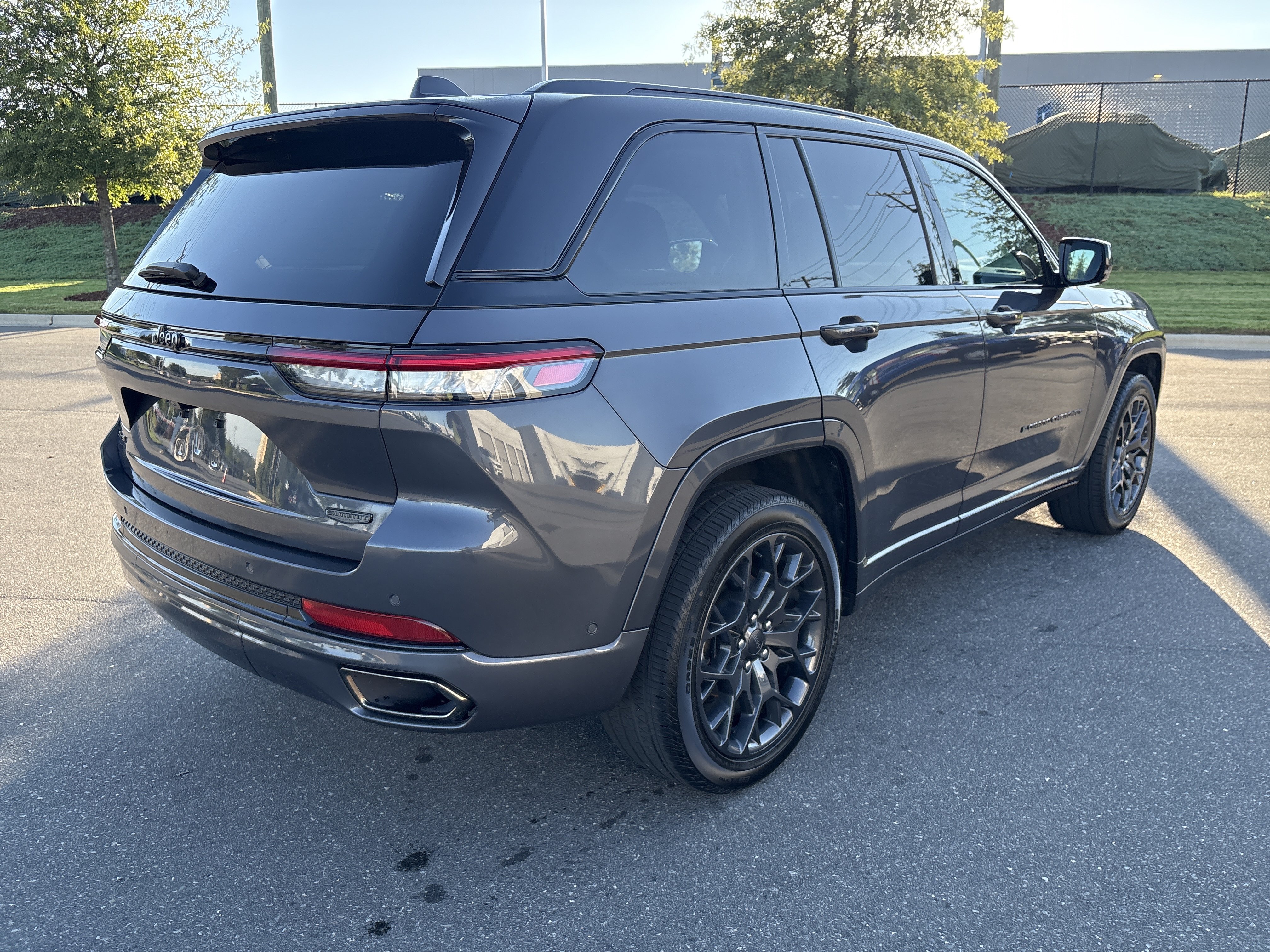 Used 2025 Jeep Grand Cherokee Summit w/ Obsidian Package AWD/4WD image 9