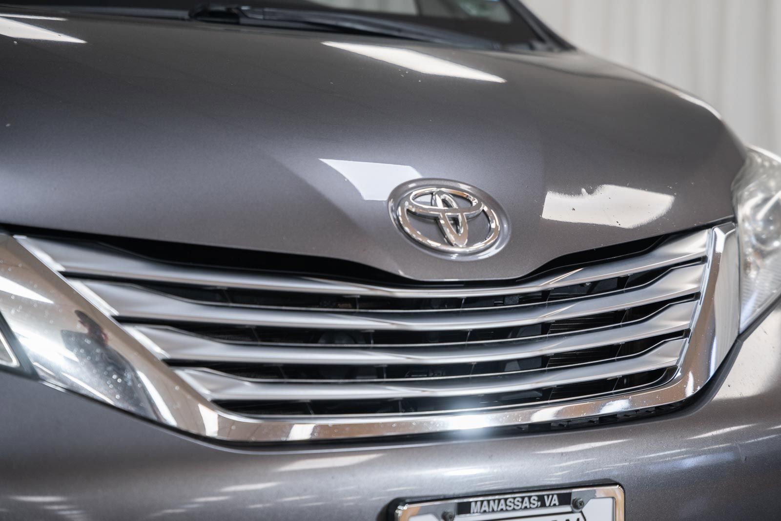 Used 2011 Toyota Sienna Limited w/ Premium Pkg image 14