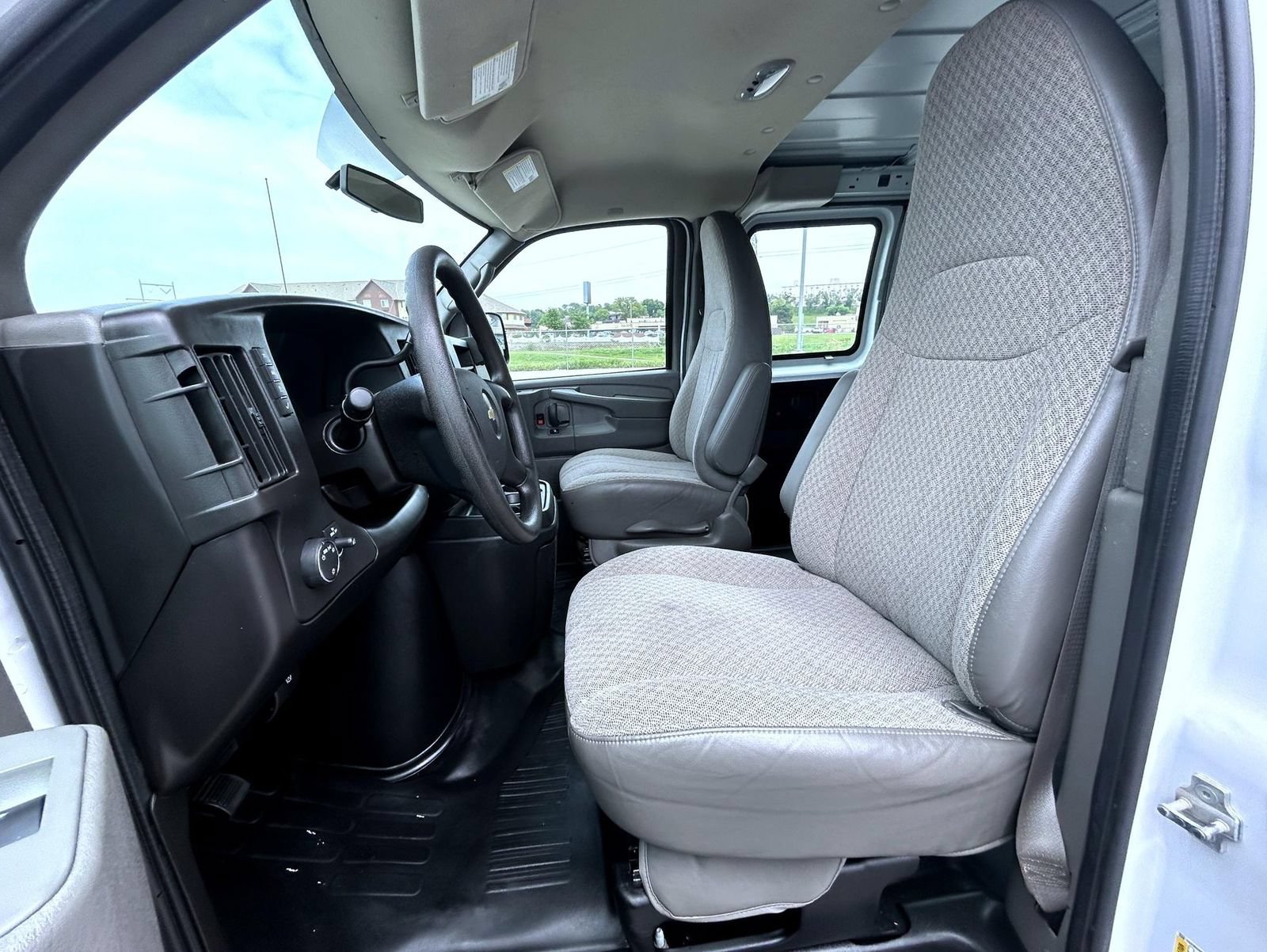 Used 2014 Chevrolet Express 1500 RWD image 11