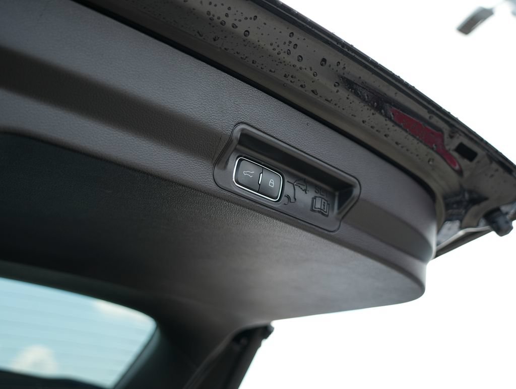 Used 2025 Ford Explorer ST-Line RWD image 31