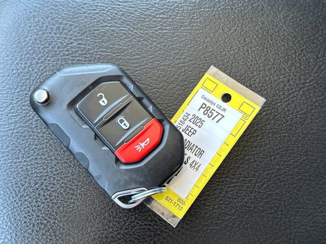 Used 2025 Jeep Gladiator Sport AWD/4WD image 29