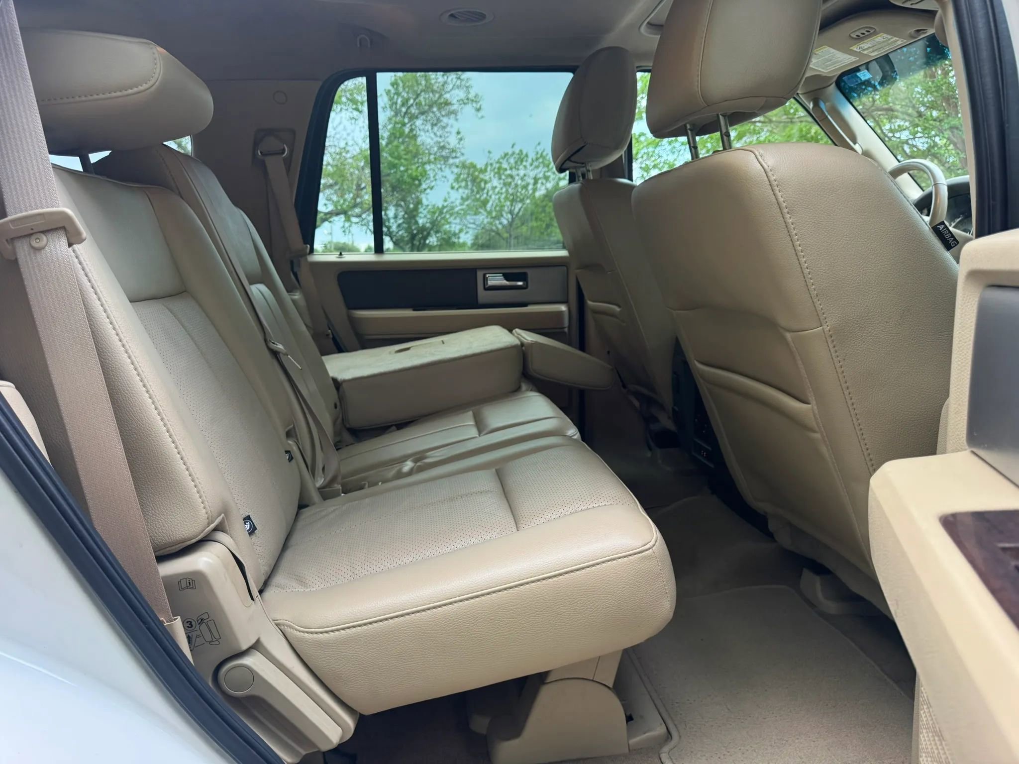 Used 2014 Ford Expedition XLT w/ Equipment Group 202A AWD/4WD image 19