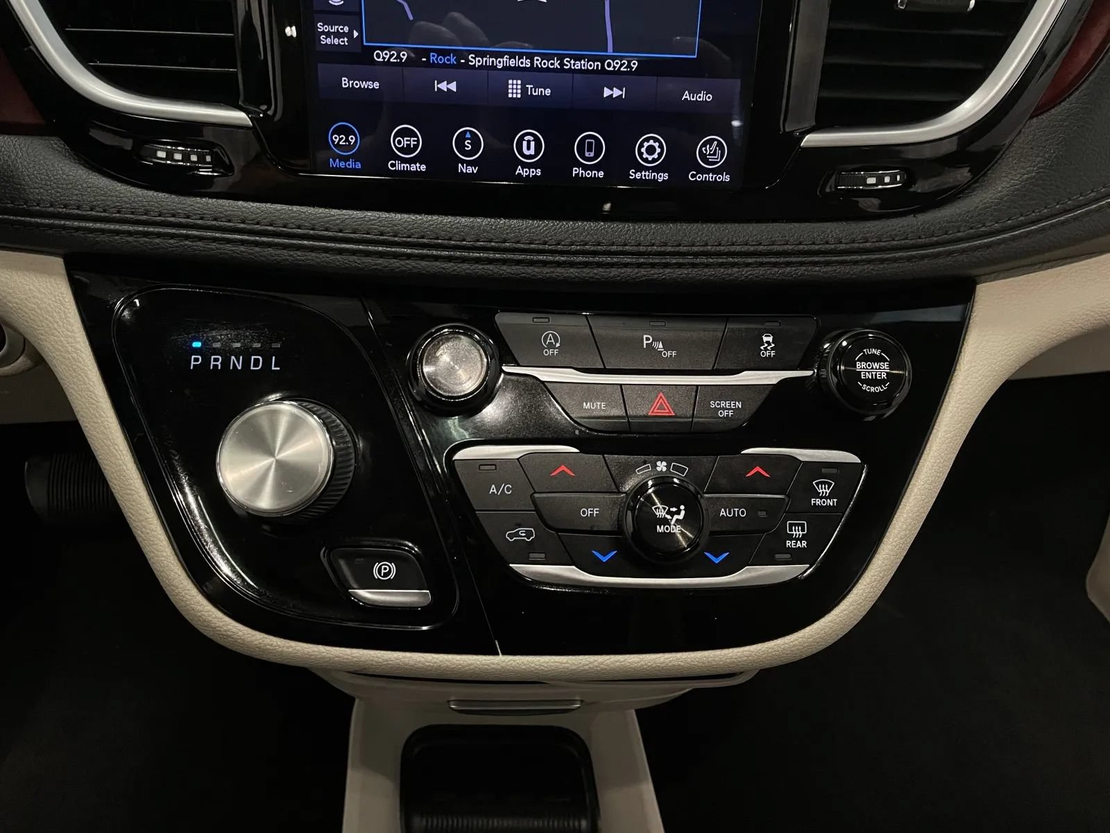 Used 2020 Chrysler Pacifica Limited FWD image 32