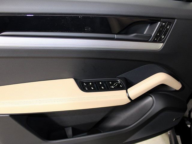 New 2026 Porsche Cayenne Coupe AWD/4WD image 19