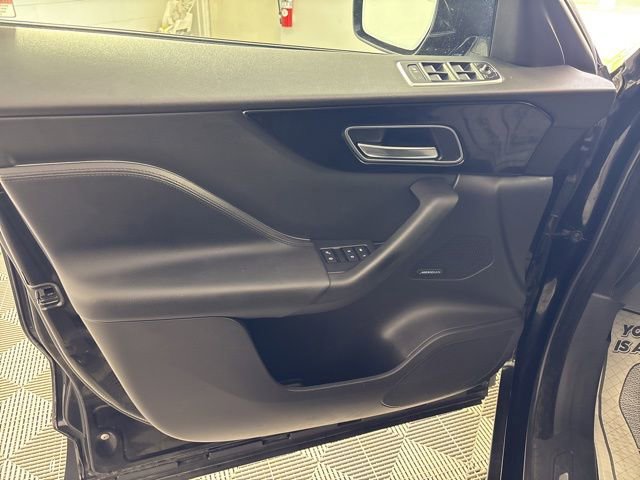Used 2019 Jaguar F-PACE Premium AWD/4WD image 11