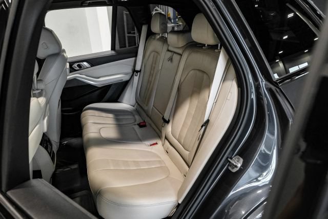 Used 2022 BMW X5 xDrive40i w/ M Sport Package AWD/4WD image 37