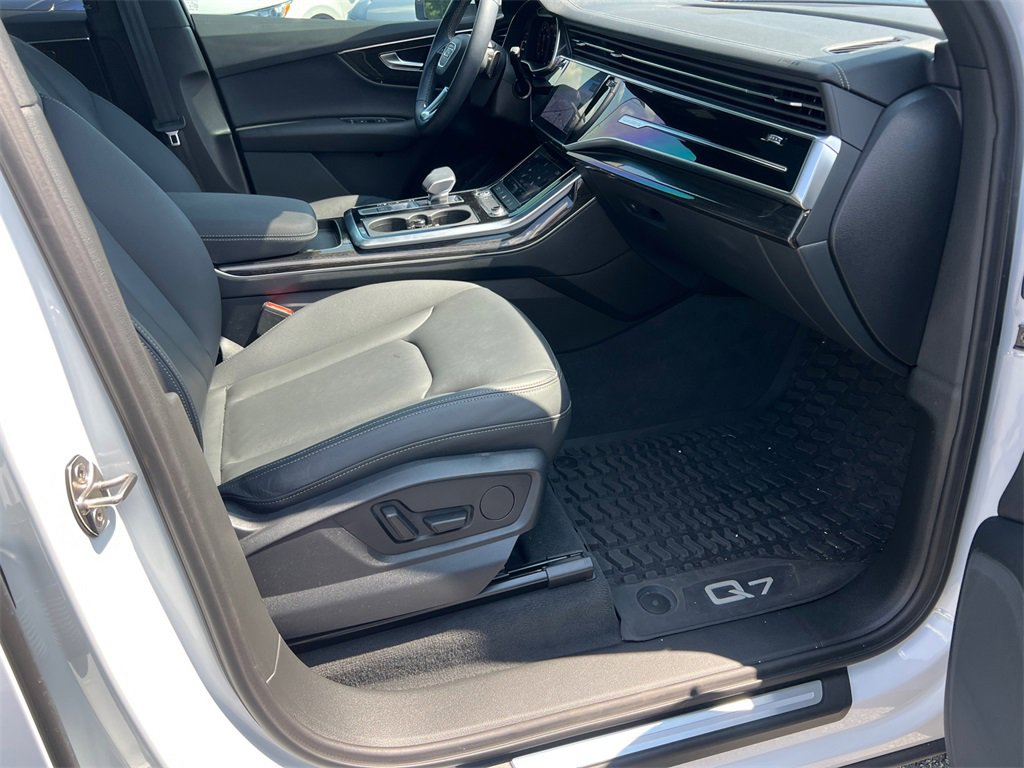 Used 2025 Audi Q7 2.0T Premium w/ Convenience Package image 13