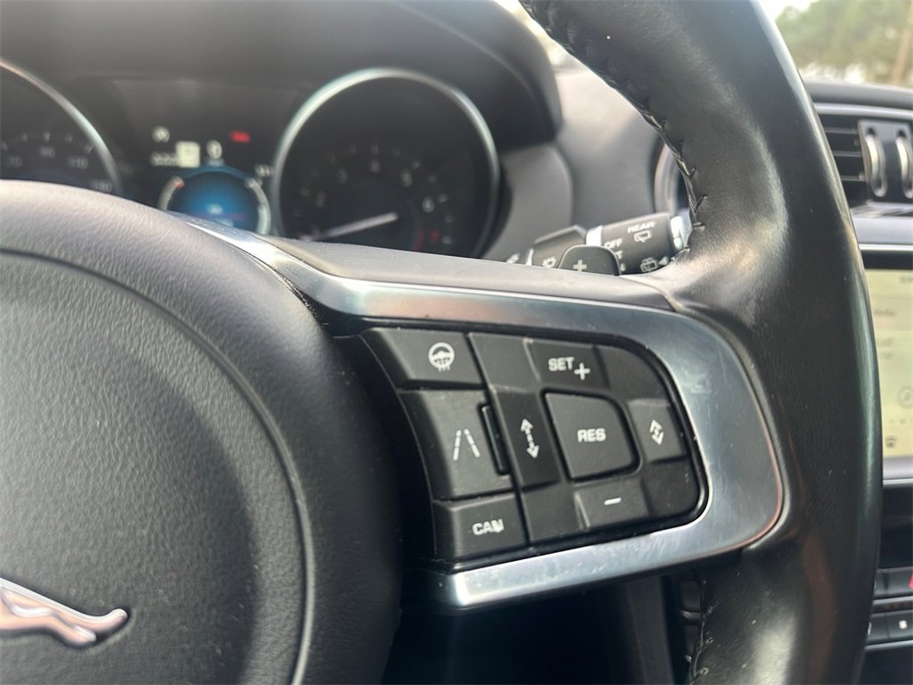 Used 2020 Jaguar F-PACE Prestige image 31