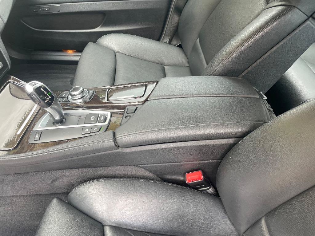 Used 2011 BMW 550i xDrive Sedan AWD/4WD image 16