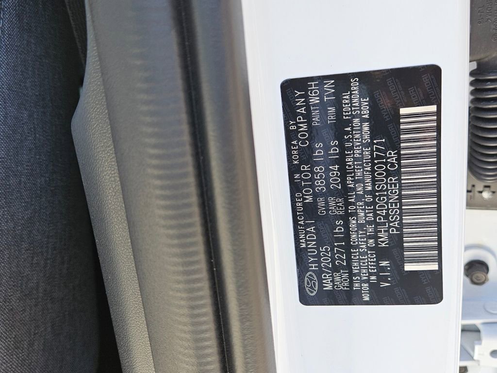 New 2025 Hyundai Elantra Limited image 9