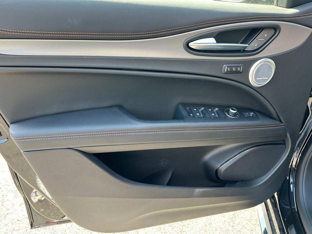 New 2025 Alfa Romeo Stelvio Sprint AWD/4WD image 22