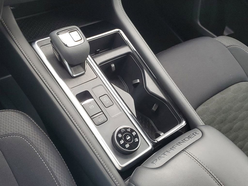 Used 2024 Nissan Pathfinder SV image 22