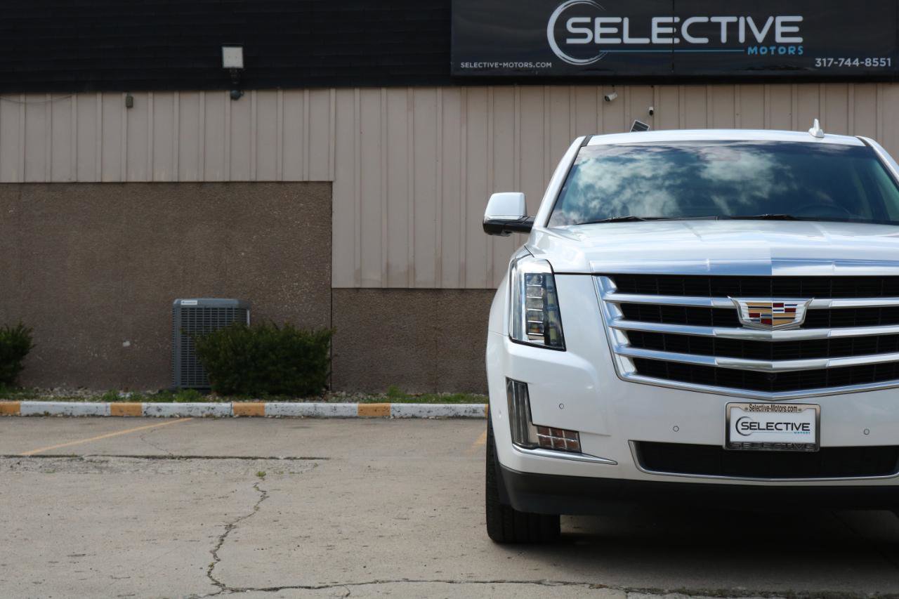 Used 2018 Cadillac Escalade ESV Luxury AWD/4WD image 4