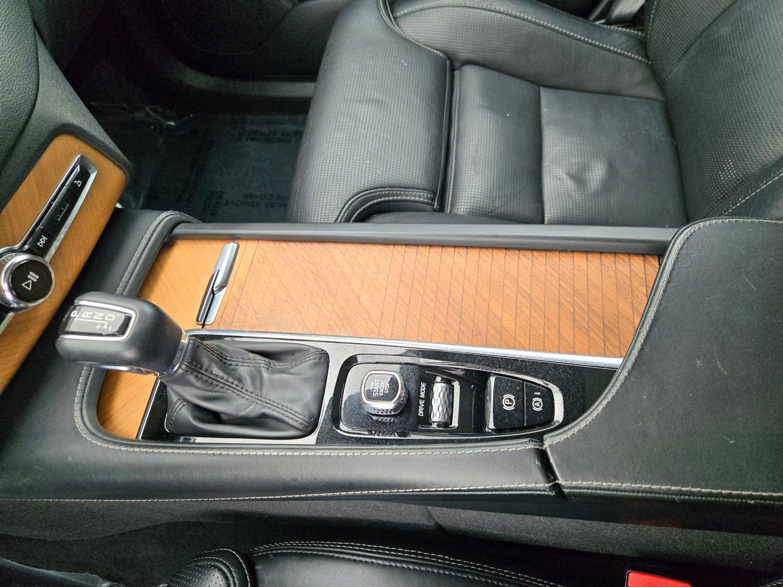 Used 2020 Volvo XC90 T6 Inscription w/ Protection Package Premier image 18