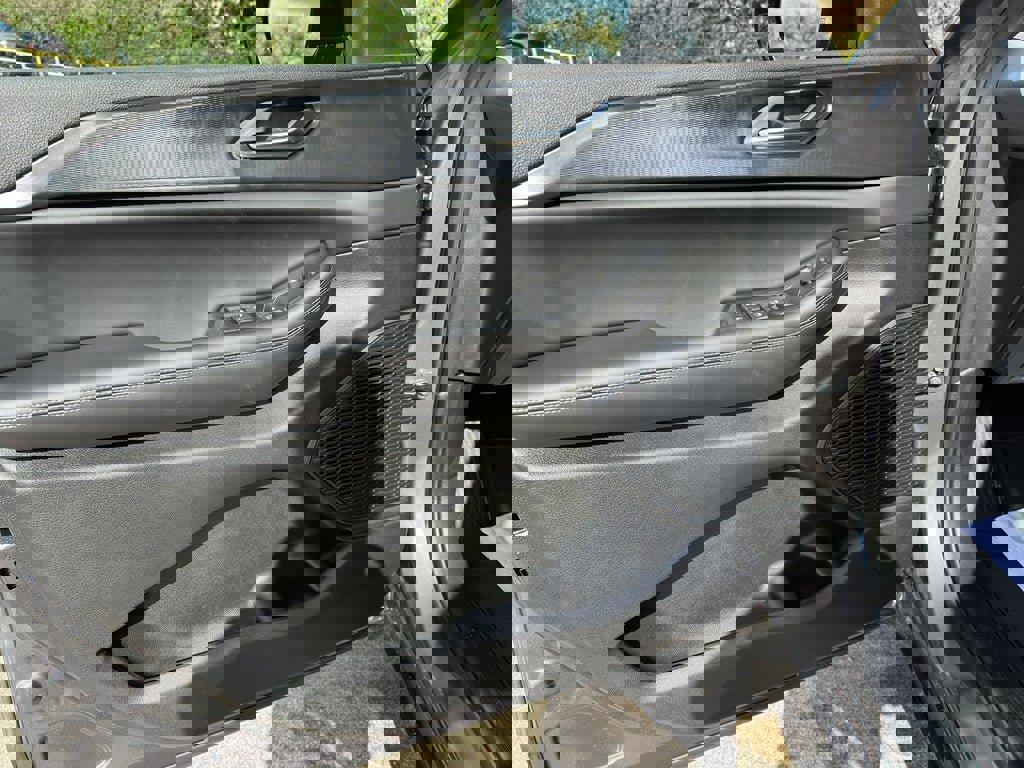 New 2025 Jeep Grand Cherokee Altitude image 10