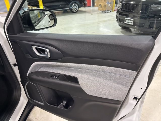 Used 2023 Jeep Compass Latitude image 35