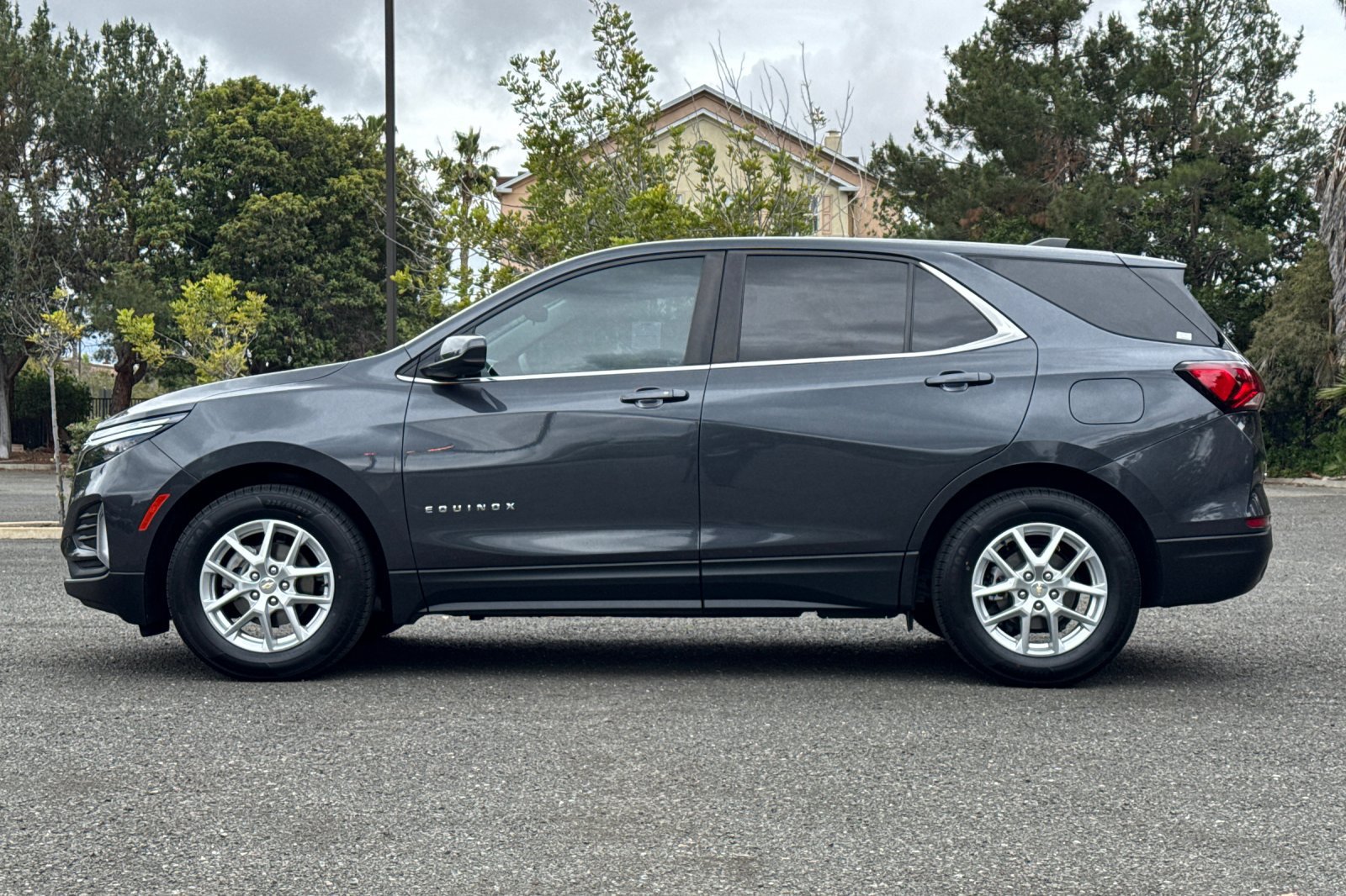 Used 2022 Chevrolet Equinox LT w/ LPO, Floor Liner Package FWD image 6