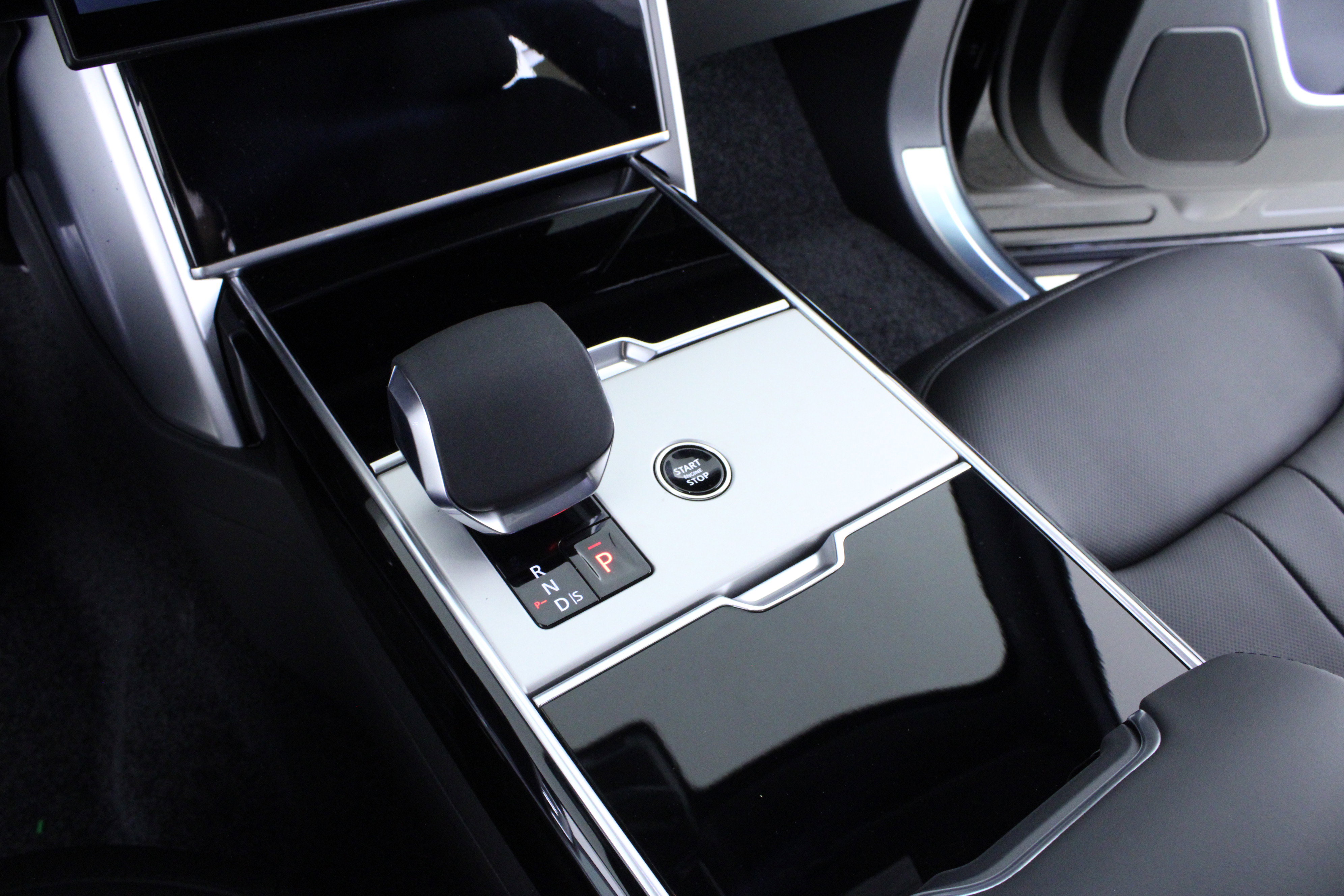 New 2026 Land Rover Range Rover SE image 22