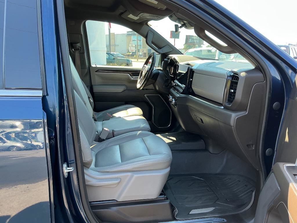 Used 2022 GMC Sierra 1500 SLE w/ X31 Off-Road Package AWD/4WD image 11