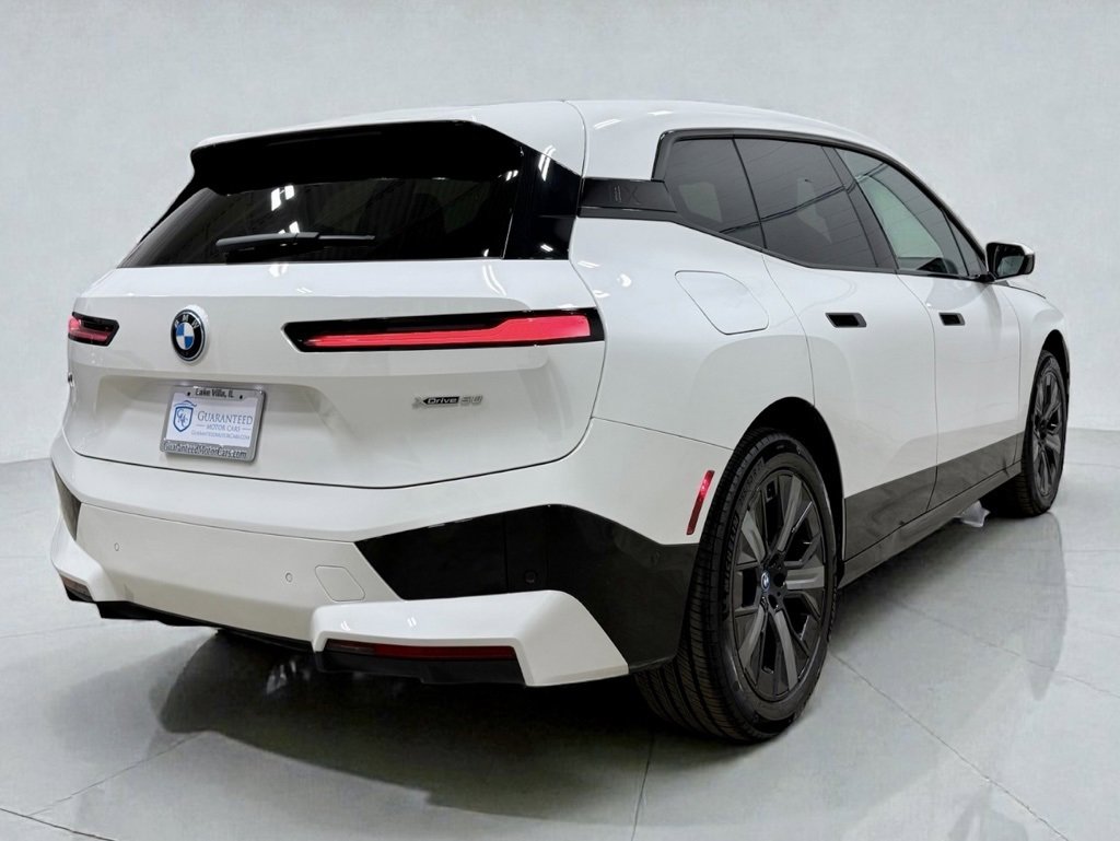 Used 2022 BMW iX xDrive50 w/ Premium Package image 10