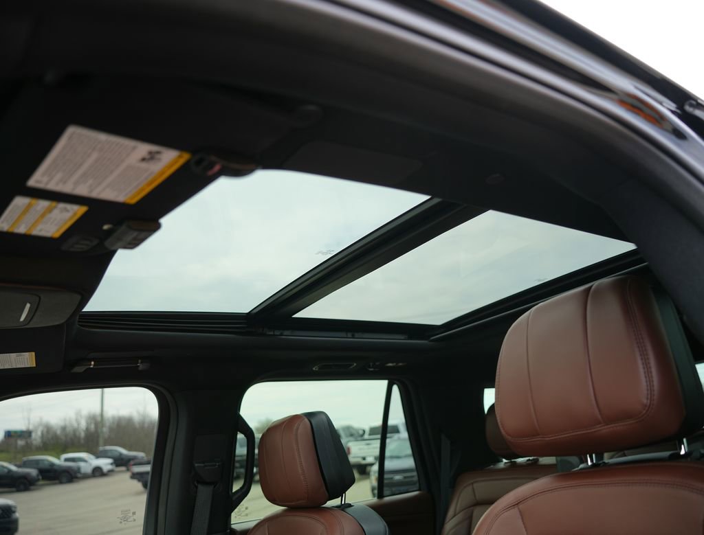 Used 2025 Lincoln Navigator Reserve AWD/4WD image 22