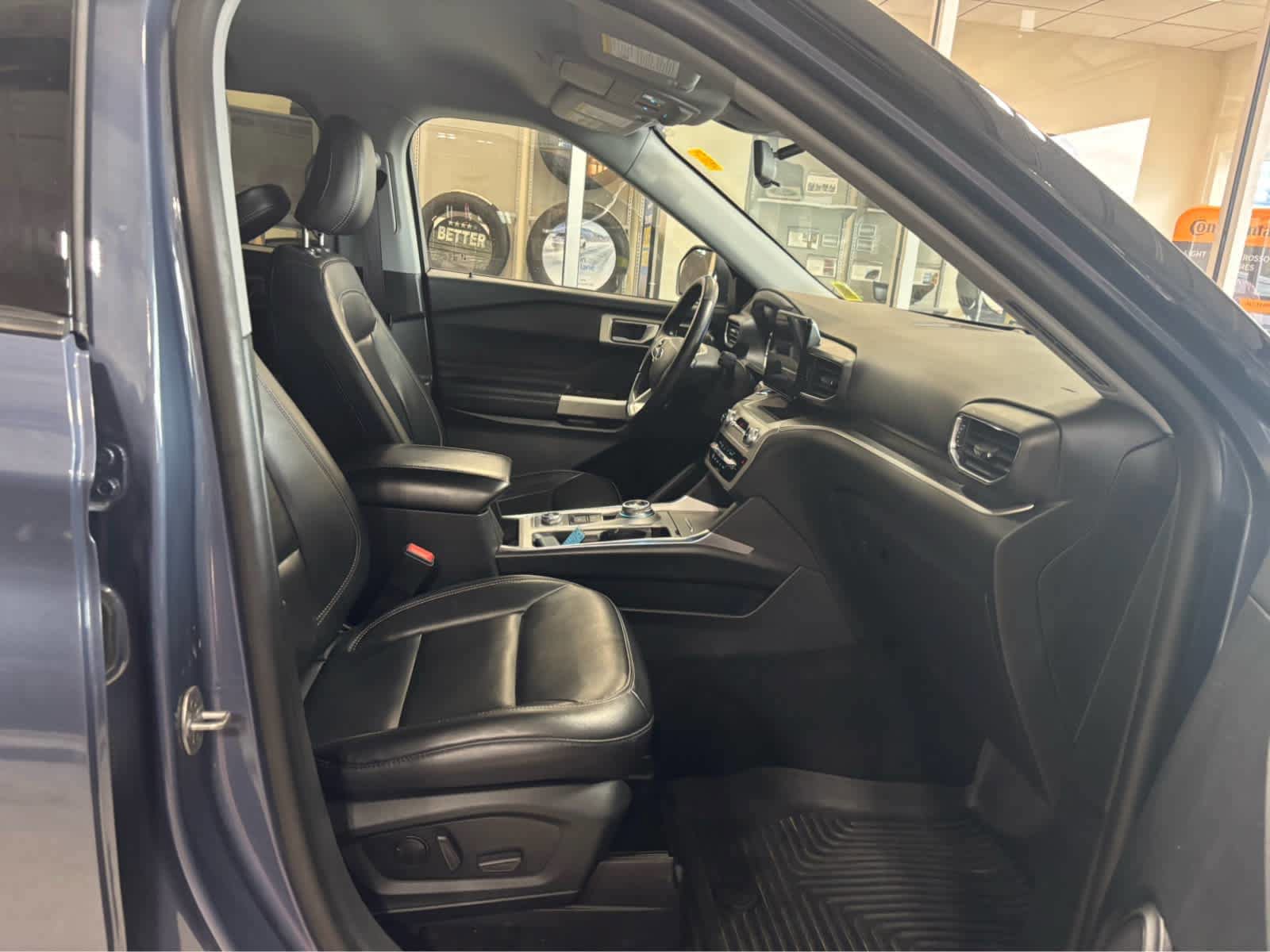 Used 2021 Ford Explorer XLT w/ Equipment Group 202A AWD/4WD image 43