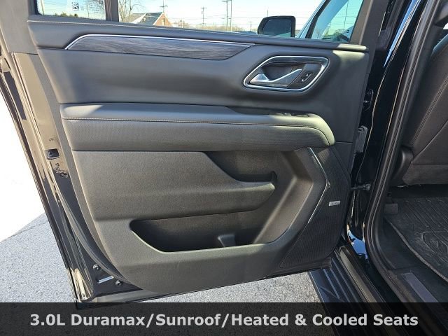 Used 2023 GMC Yukon XL SLT w/ SLT Premium Package image 27