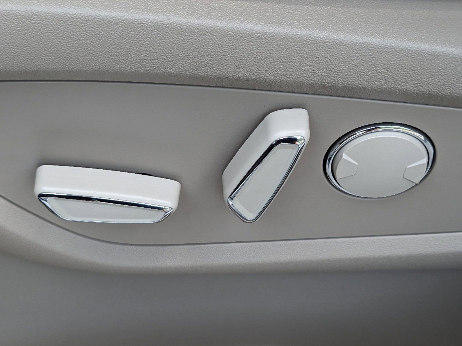 Certified 2023 Lincoln Nautilus Reserve w/ Equipment Group 202A image 21