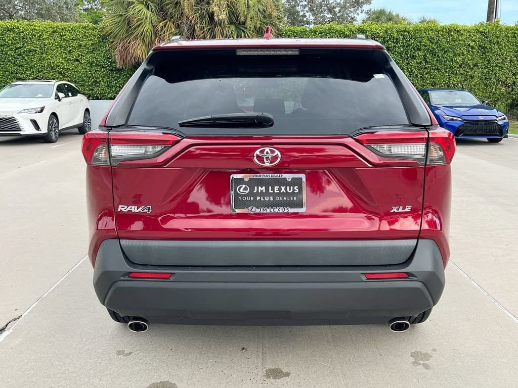 Used 2023 Toyota RAV4 XLE w/ Convenience Package FWD image 6