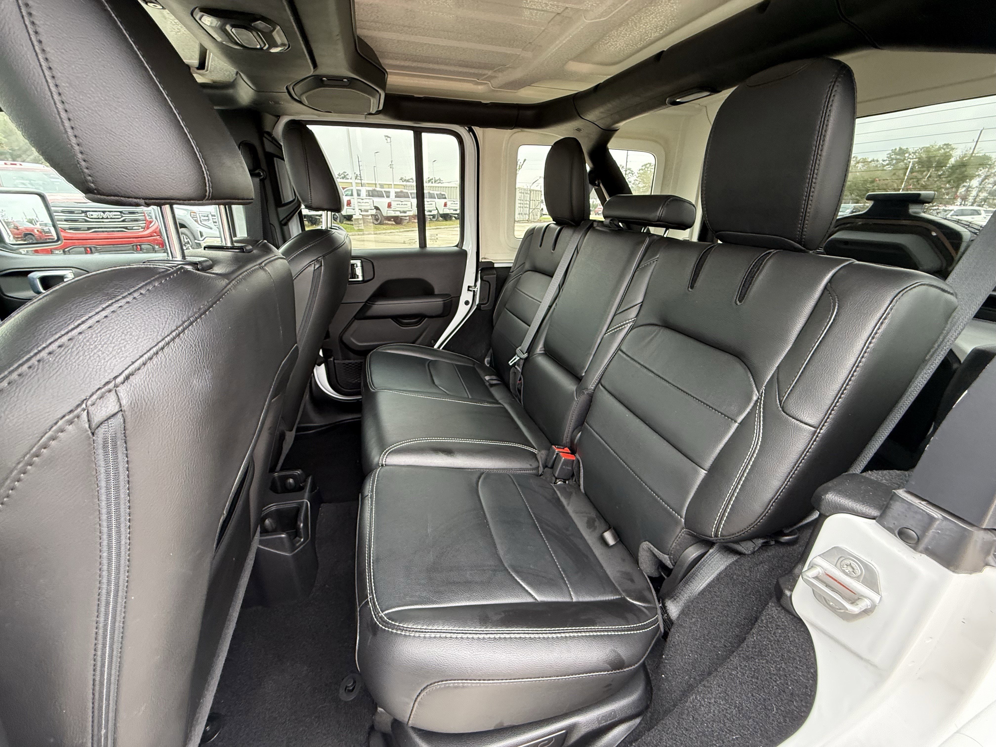 Used 2023 Jeep Wrangler Sahara image 28