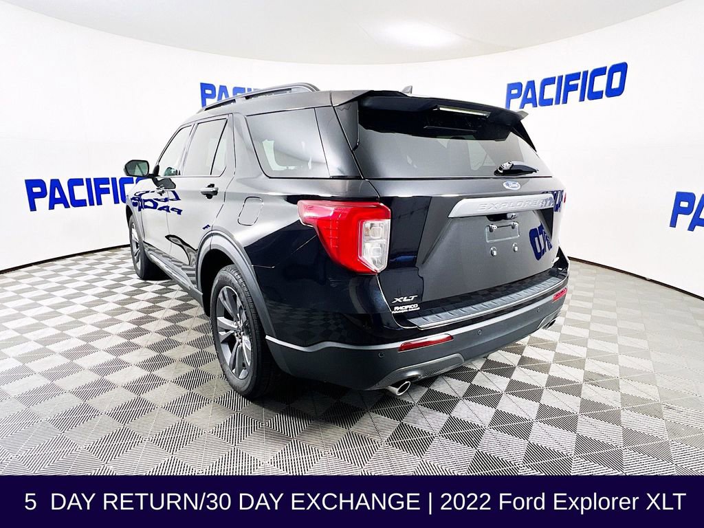 Used 2022 Ford Explorer XLT w/ Equipment Group 202A image 6