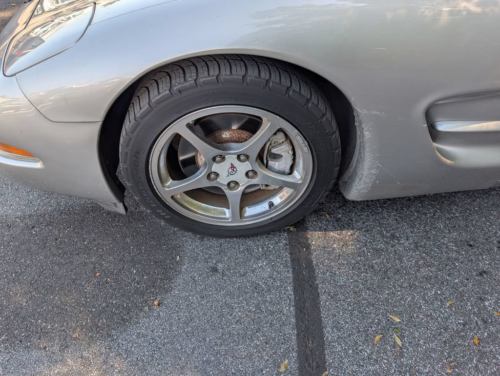 Used 2004 Chevrolet Corvette Coupe RWD image 6
