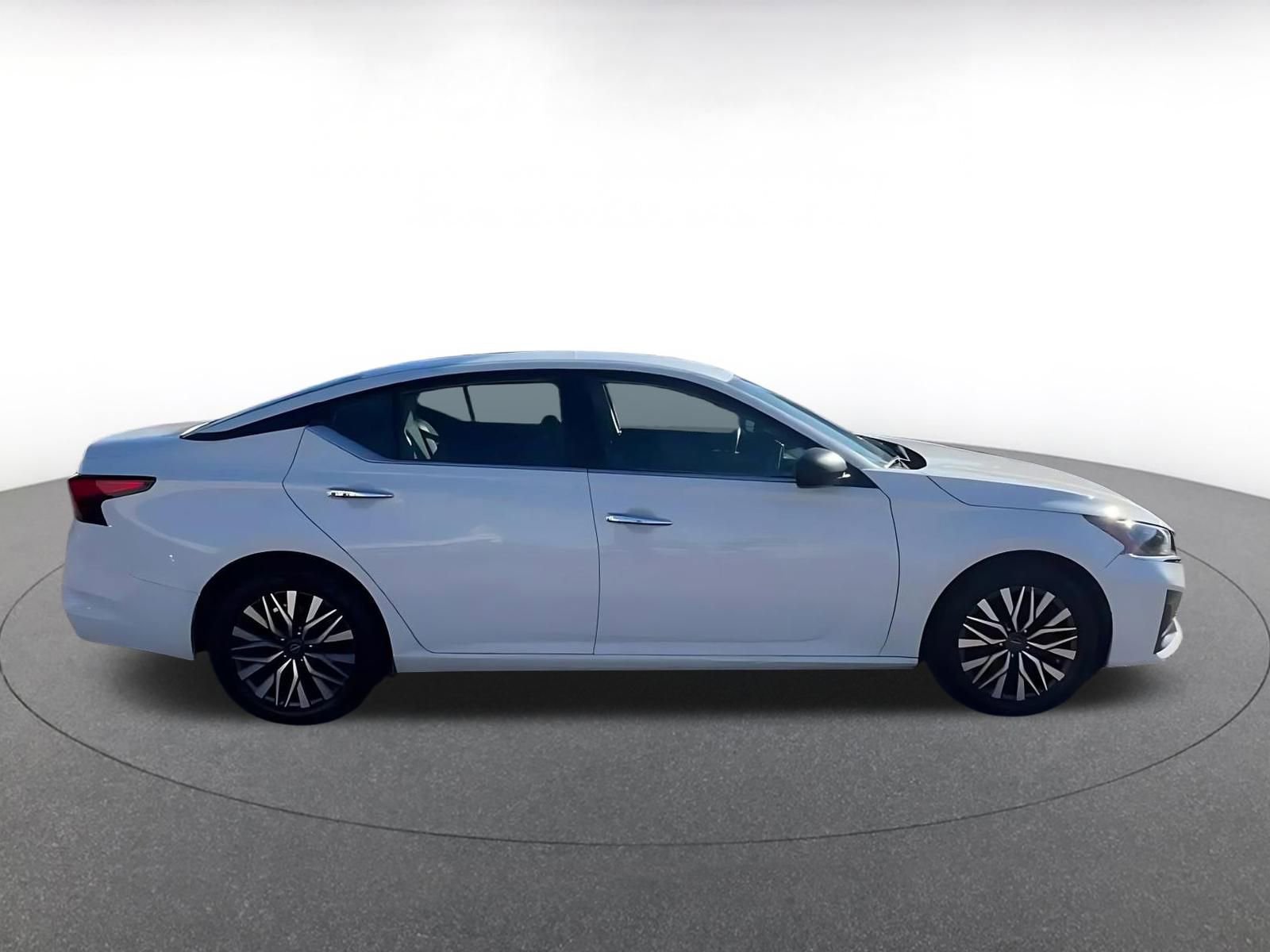 Used 2025 Nissan Altima 2.5 SV image 16