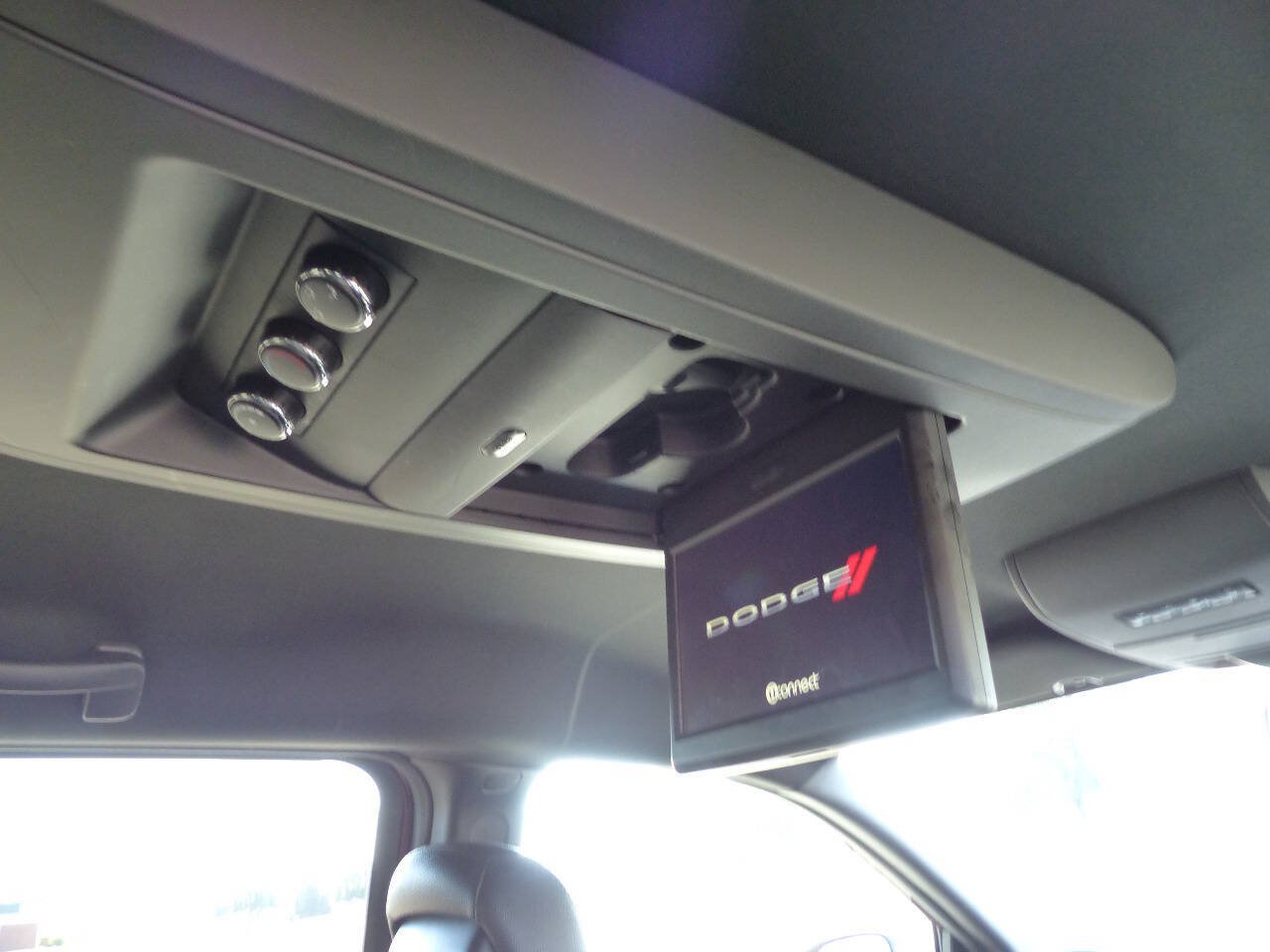 Used 2018 Dodge Grand Caravan SXT w/ Blacktop Package FWD image 21