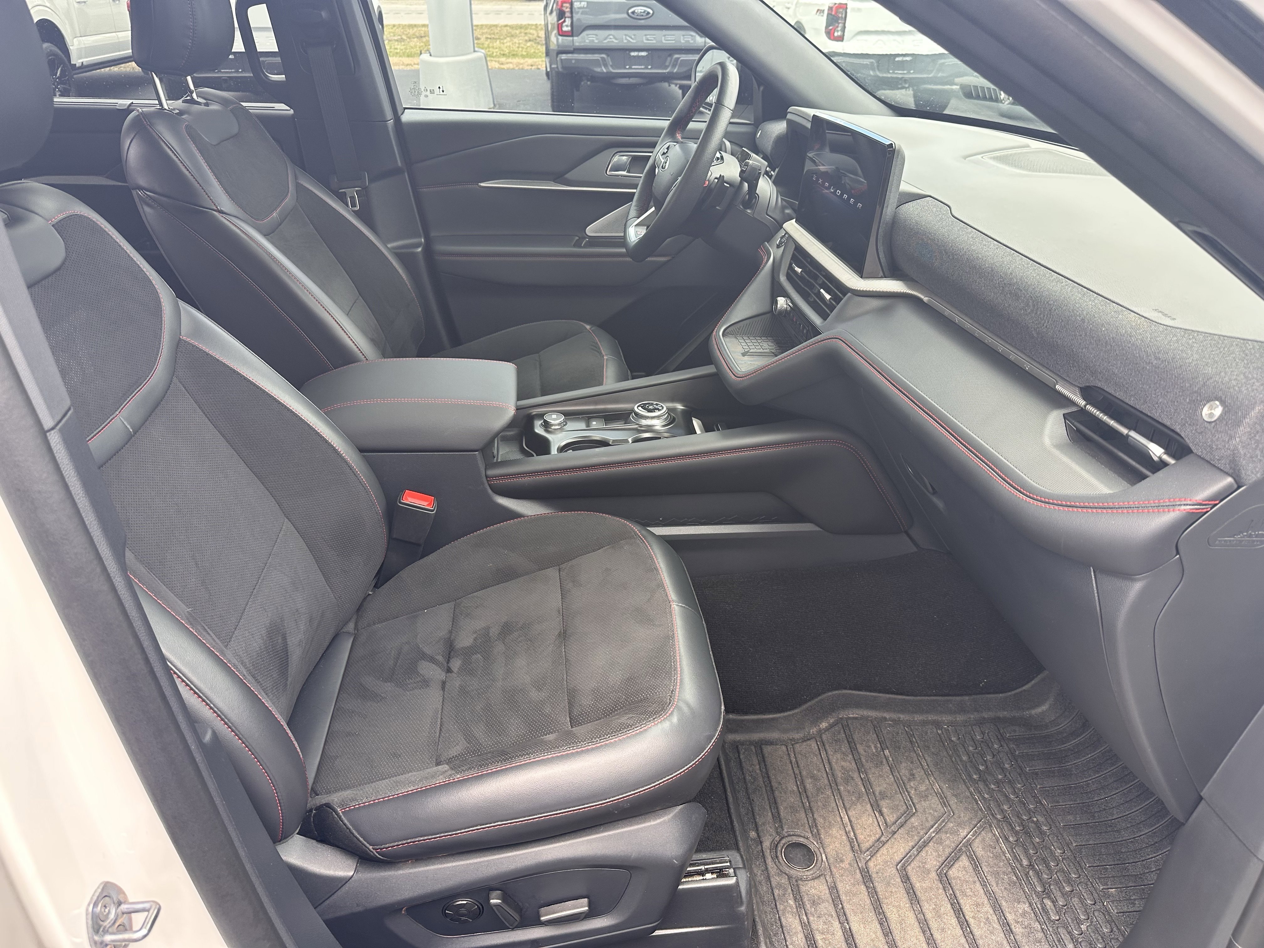 Used 2025 Ford Explorer ST AWD/4WD image 14