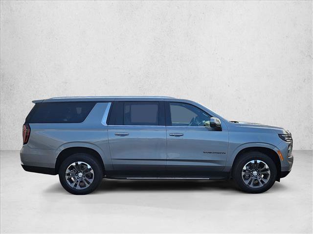 Used 2026 Chevrolet Suburban LT w/ Comfort Package AWD/4WD image 4