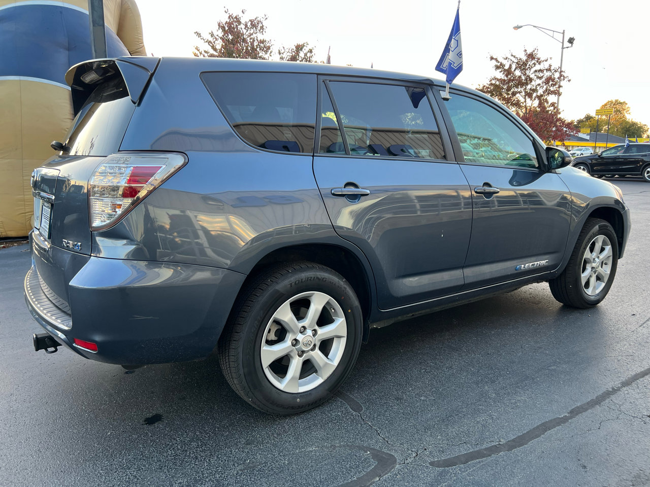 Used 2014 Toyota RAV4 EV image 6