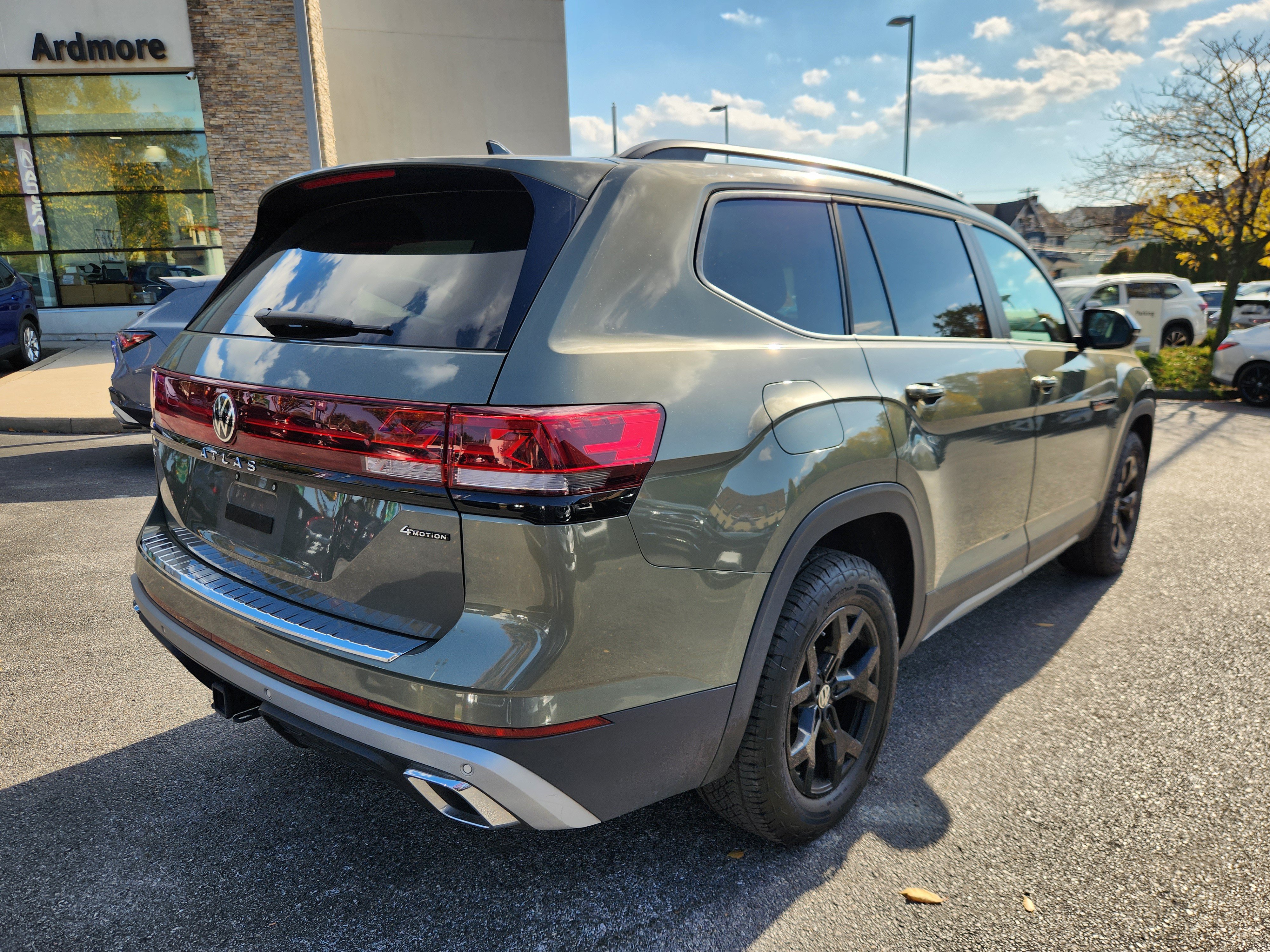 Used 2024 Volkswagen Atlas Peak Edition SE AWD/4WD image 5