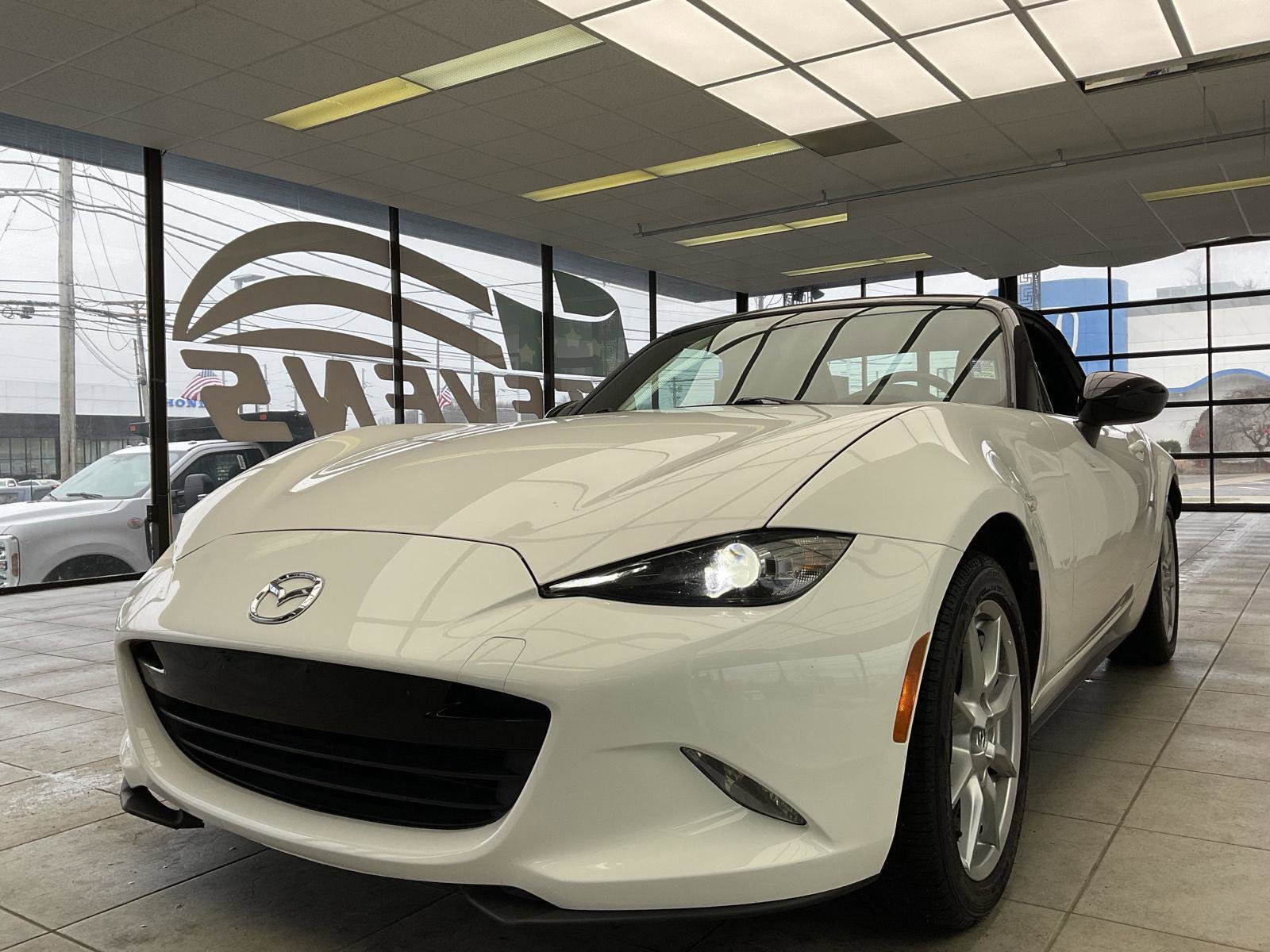 Used 2016 MAZDA MX-5 Miata Sport image 3