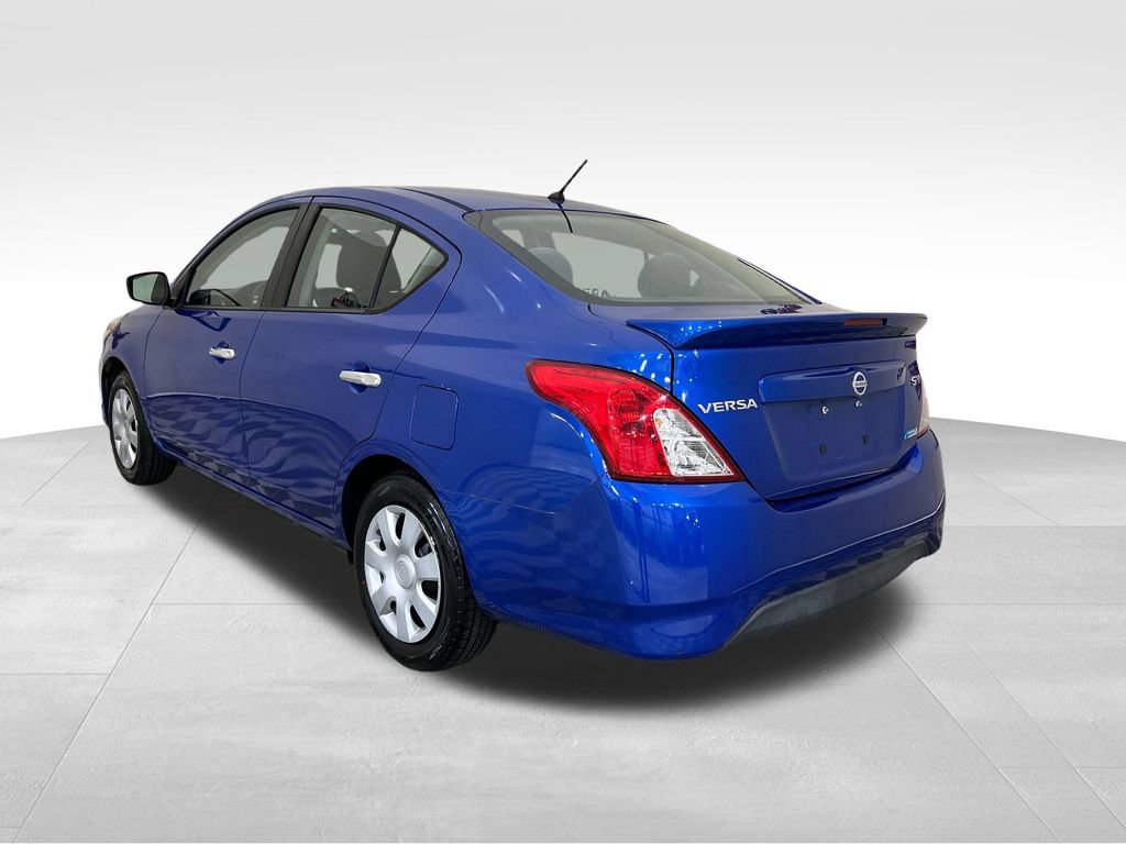 Used 2016 Nissan Versa SV FWD image 3