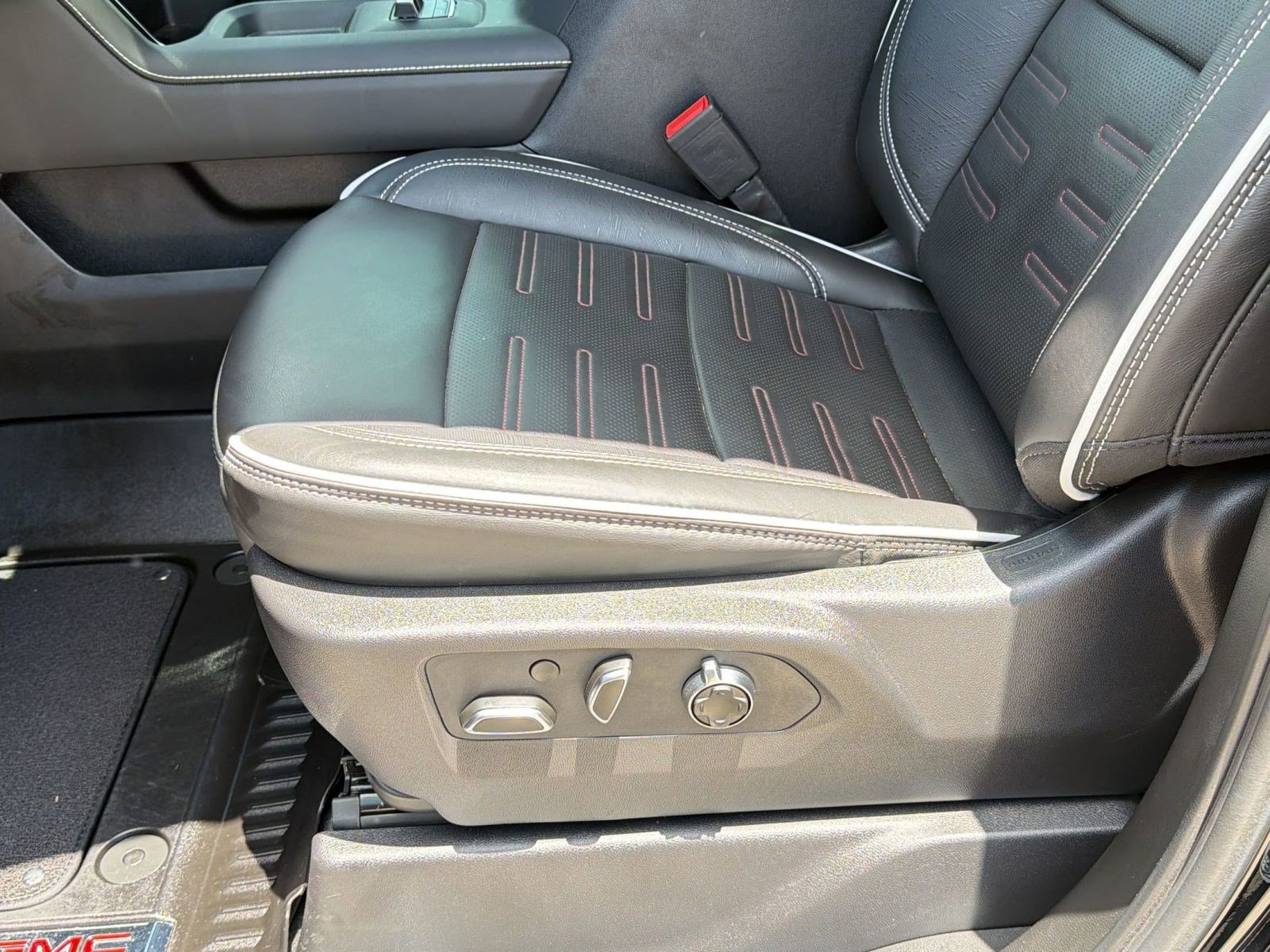 Used 2025 GMC Sierra 2500 AT4X AWD/4WD image 14
