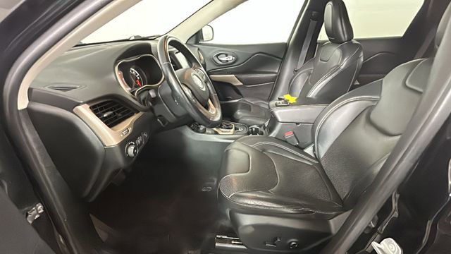 Used 2018 Jeep Cherokee Limited w/ Technology Group AWD/4WD image 12