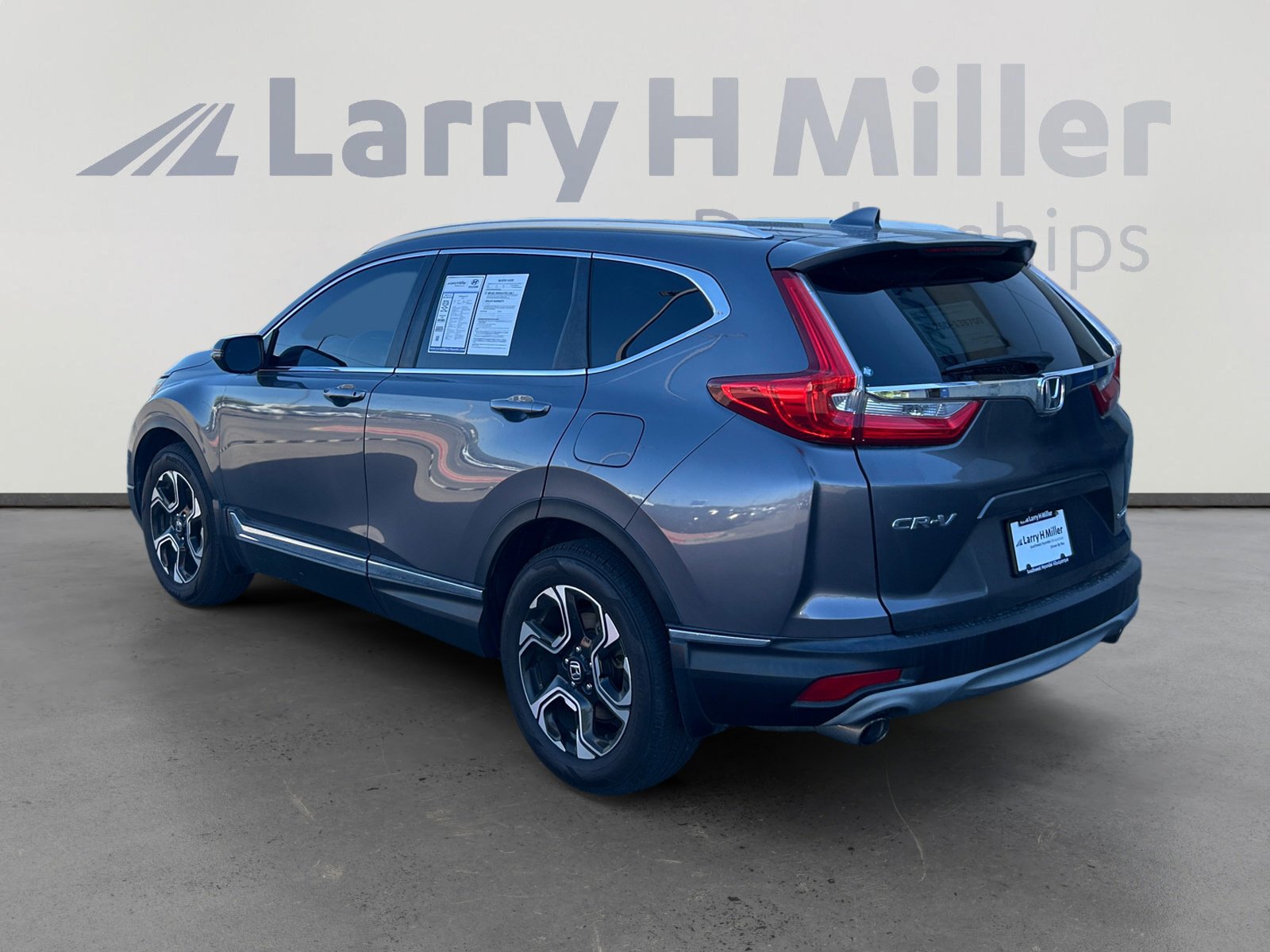 Used 2018 Honda CR-V Touring image 4
