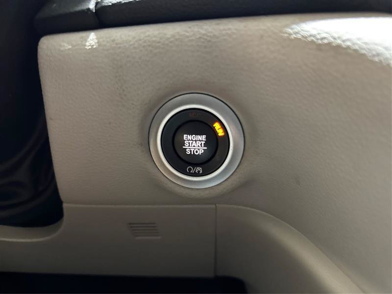 Used 2023 Chrysler Pacifica Touring-L w/ Uconnect Theater Family Group FWD image 37