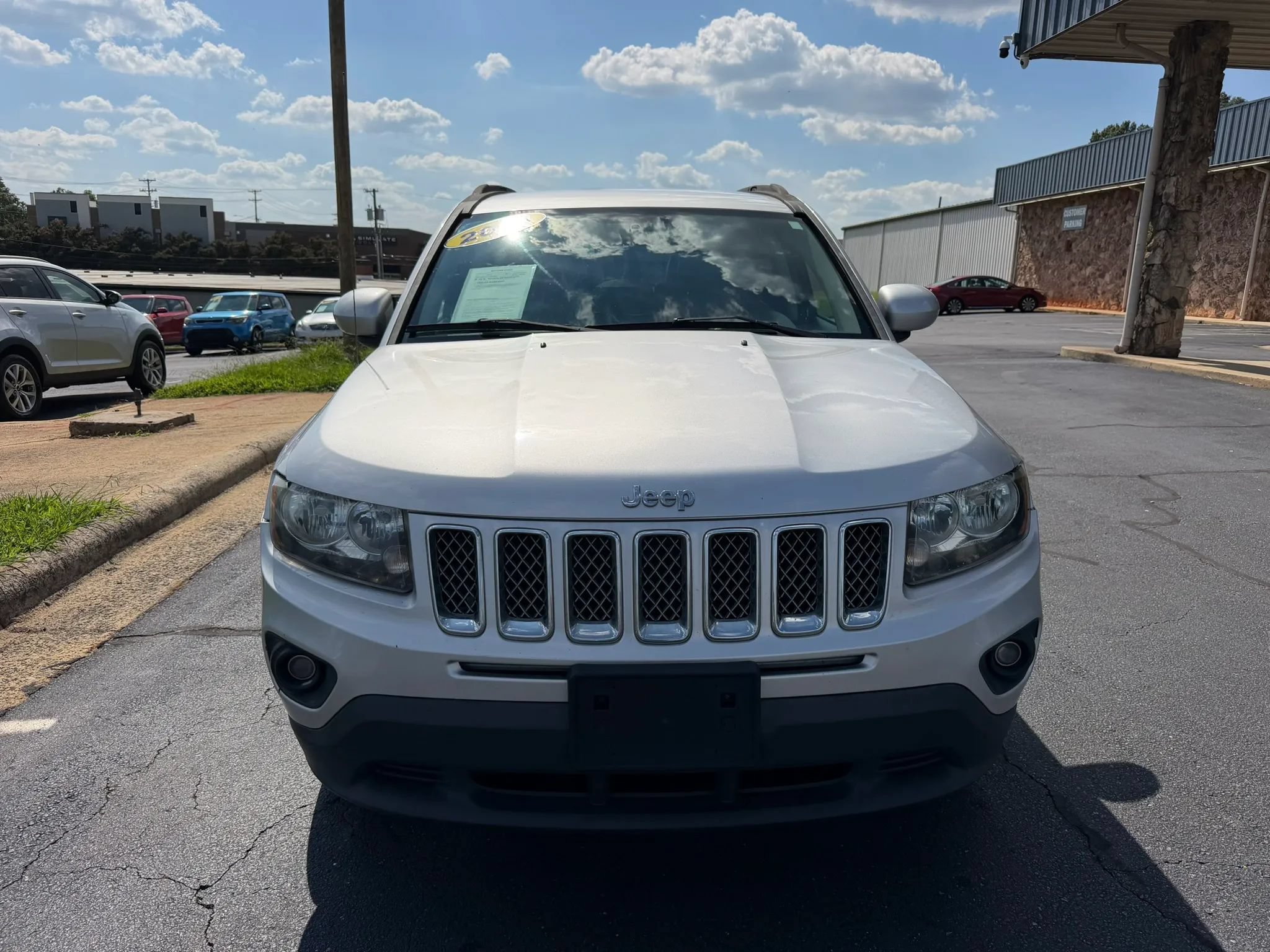 Used 2014 Jeep Compass Latitude FWD image 2