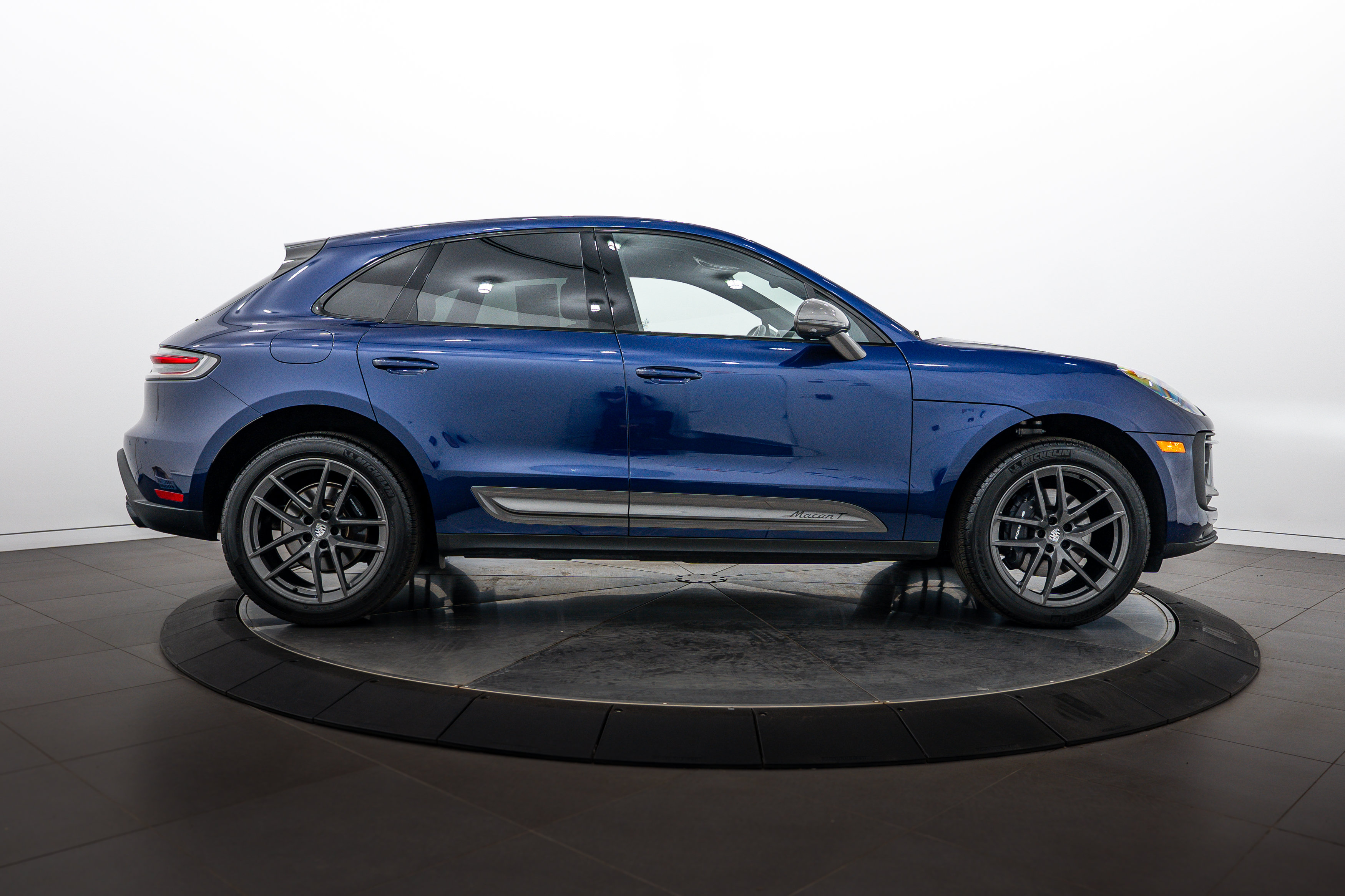 Certified 2026 Porsche Macan Turbo AWD/4WD image 8
