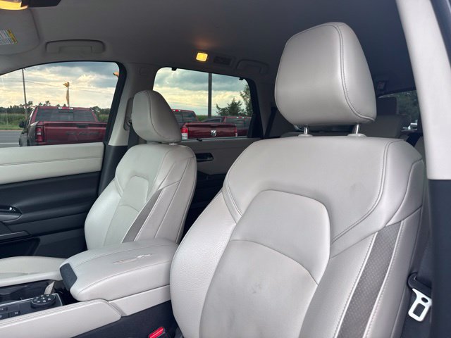 Used 2022 Nissan Pathfinder SL AWD/4WD image 8